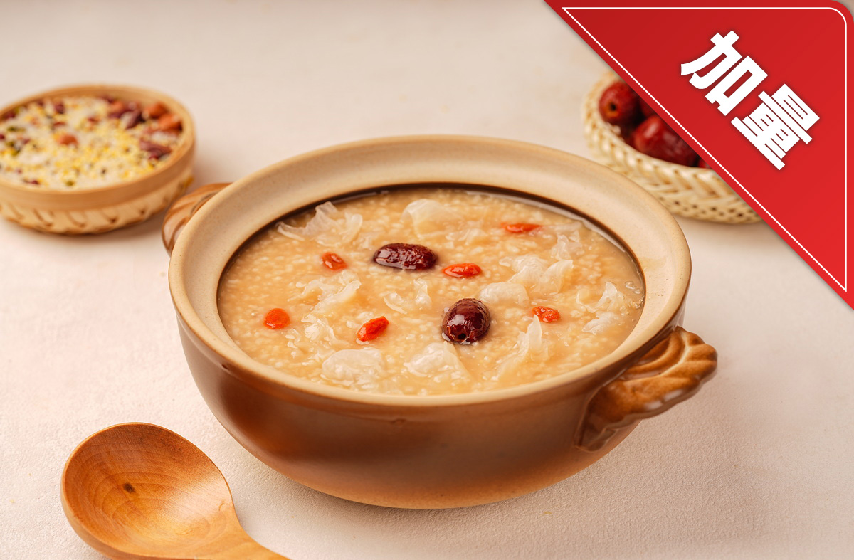 Gachas de arroz con dátiles rojos y longan