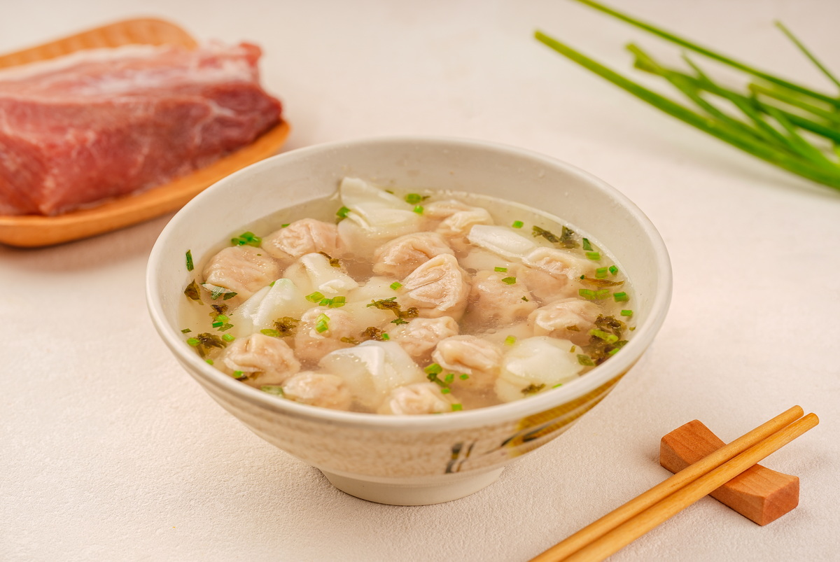 Wonton pequeño (sopa de ravioles chinos)