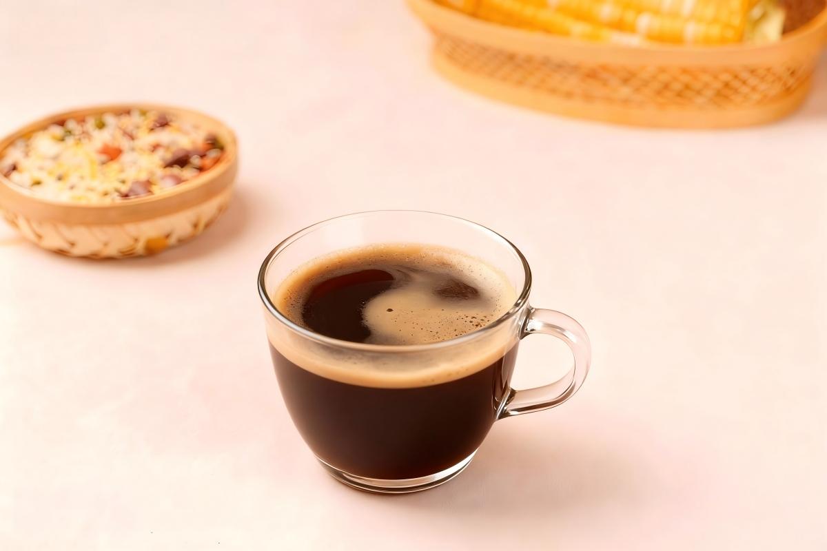 Café 100% Arábica (indique si desea con leche u otra opción)